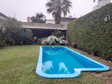 Venta-Excelente casa de 2 plantas  en Parque Chacabuco