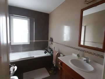 Venta-Excelente casa de 2 plantas  en Parque Chacabuco