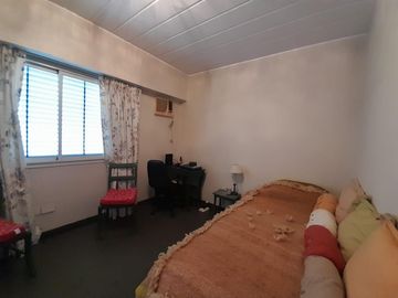Venta-Excelente casa de 2 plantas  en Parque Chacabuco