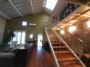 Venta-Excelente casa de 2 plantas  en Parque Chacabuco