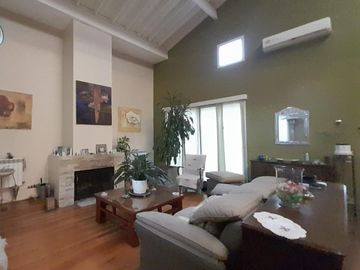 Venta-Excelente casa de 2 plantas  en Parque Chacabuco