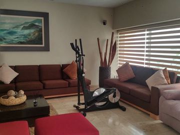 CASA EN VENTA EN RESIDENCIAL LAS QUINTAS LEÓN GTO