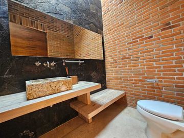 Casa Moderna con excelentes espacios
