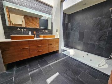 Casa Moderna con excelentes espacios
