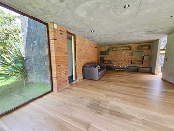 Casa Moderna con excelentes espacios
