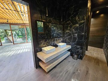 Casa Moderna con excelentes espacios