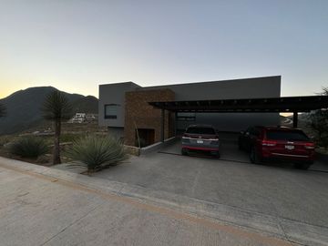 VENTA DE CASA EN TERRALTA RESIDENCIAL COUNTRY CLUB VALLE PONIENTE