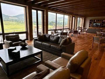 VENTA DE CASA EN TERRALTA RESIDENCIAL COUNTRY CLUB VALLE PONIENTE