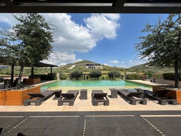 VENTA DE CASA EN TERRALTA RESIDENCIAL COUNTRY CLUB VALLE PONIENTE