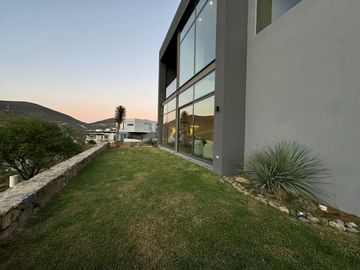 VENTA DE CASA EN TERRALTA RESIDENCIAL COUNTRY CLUB VALLE PONIENTE