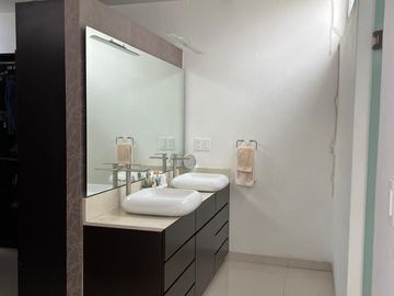 La Casa de Tus Sueños Te Espera en El Manantial