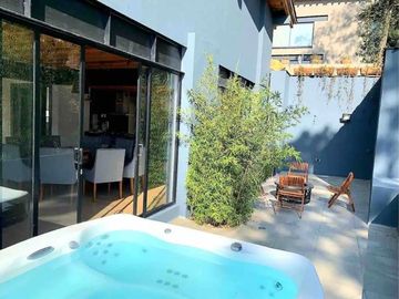 CASA EN RENTA FONTANA ALTA, VALLE DE BRAVO.