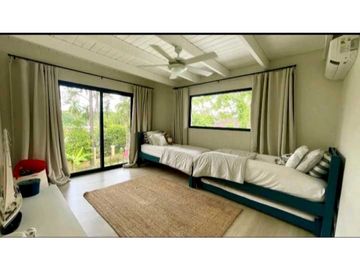 CASA  EN CLAYTON CRDENAS VILLAGE REMODELADA  4REC 3.5B 360M2