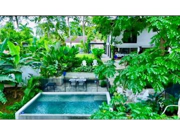 CASA  EN CLAYTON CRDENAS VILLAGE REMODELADA  4REC 3.5B 360M2
