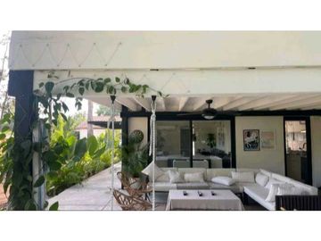 CASA  EN CLAYTON CRDENAS VILLAGE REMODELADA  4REC 3.5B 360M2