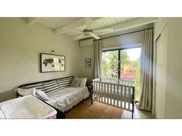 CASA  EN CLAYTON CRDENAS VILLAGE REMODELADA  4REC 3.5B 360M2
