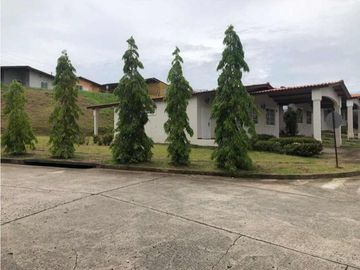 SE VENDE HERMOSA CASA