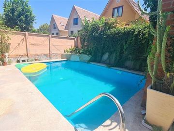 Casa en Venta en Santa Rosa de Huechuraba Colegio Pumahue