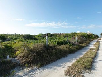 TERRENO EN VENTA EN LA PLAYA  EN MERIDA SAN BRUNO SEGUNDA FILA KM 32.5
