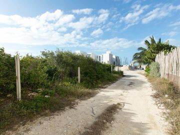 TERRENO EN VENTA EN LA PLAYA  EN MERIDA SAN BRUNO SEGUNDA FILA KM 32.5