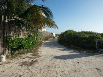 TERRENO EN VENTA EN LA PLAYA  EN MERIDA SAN BRUNO SEGUNDA FILA KM 32.5
