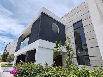 VENTA DE CASA NUEVA EN PARQUE HIDALGO, EN LOMAS DE ANGELOPOLIS