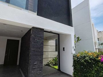 VENTA DE CASA NUEVA EN PARQUE HIDALGO, EN LOMAS DE ANGELOPOLIS
