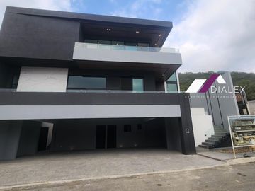 Bosques de las Misiones -CARRETERA NACIONAL- Casa  VENTA Santiago Nuevo León, 455 M2
