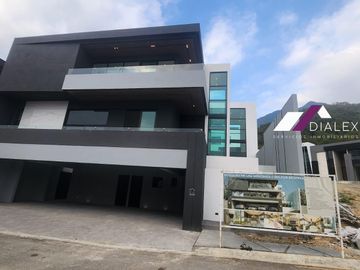 Bosques de las Misiones -CARRETERA NACIONAL- Casa  VENTA Santiago Nuevo León, 455 M2
