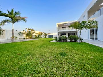 CASA VENTA MÉRIDA, CASA BLANCA, IMPONENTE, 1,043.96, 4 HABITS, 7 BAÑOS,  DZITYÁ.