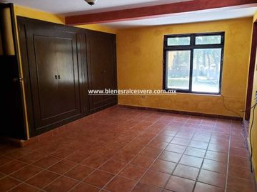 CASA EN VENTA SUPER OPORTUNIDAD EN CENTRO DE TEQUISQUIAPAN . Xóchitl.