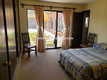 CASA EN VENTA SUPER OPORTUNIDAD EN CENTRO DE TEQUISQUIAPAN . Xóchitl.