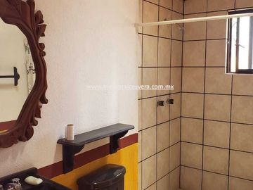 CASA EN VENTA SUPER OPORTUNIDAD EN CENTRO DE TEQUISQUIAPAN . Xóchitl.