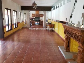 CASA EN VENTA SUPER OPORTUNIDAD EN CENTRO DE TEQUISQUIAPAN . Xóchitl.