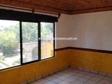 CASA EN VENTA SUPER OPORTUNIDAD EN CENTRO DE TEQUISQUIAPAN . Xóchitl.