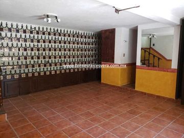 CASA EN VENTA SUPER OPORTUNIDAD EN CENTRO DE TEQUISQUIAPAN . Xóchitl.