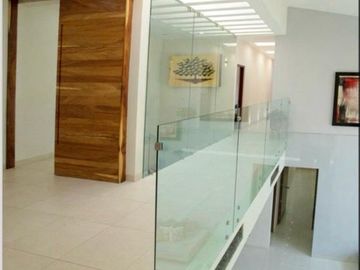 HERMOSA RESIDENCIA EN PARAISO COUNTRY CLUB