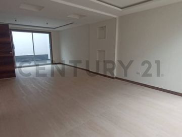 Casa  en Venta por estrenar en Nayón