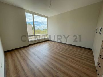 En venta departamento con terraza por estrenar. Sector Intervalles. Tumbaco