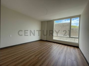 En venta departamento con terraza por estrenar. Sector Intervalles. Tumbaco