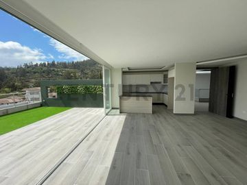 En venta departamento con terraza por estrenar. Sector Intervalles. Tumbaco