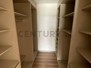 En venta departamento con terraza por estrenar. Sector Intervalles. Tumbaco