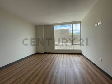 En venta departamento con terraza por estrenar. Sector Intervalles. Tumbaco
