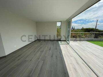 En venta departamento con terraza por estrenar. Sector Intervalles. Tumbaco