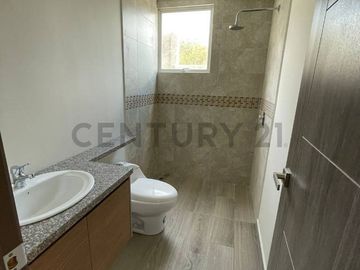 En venta departamento con terraza por estrenar. Sector Intervalles. Tumbaco