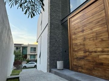 Casa en Puerta del Bosque de Lujo