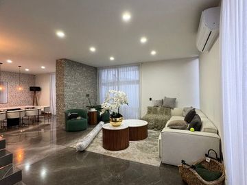 Casa en Puerta del Bosque de Lujo
