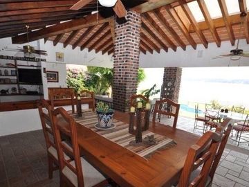 VENTA CASA EN TEQUESQUITENGO,  ORILLA DEL LAGO