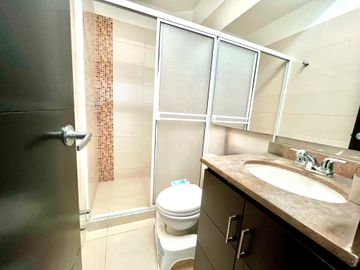 Casa moderna en conjunto cerrado en La Castellana Montería en excelente estado