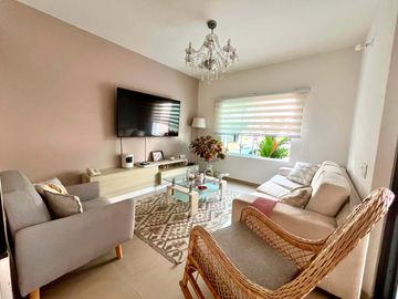 Casa moderna en conjunto cerrado en La Castellana Montería en excelente estado